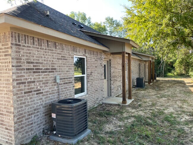 Building Photo - Chestnut (377)