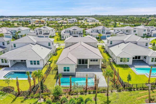 Building Photo - 9341 Crestview Cir