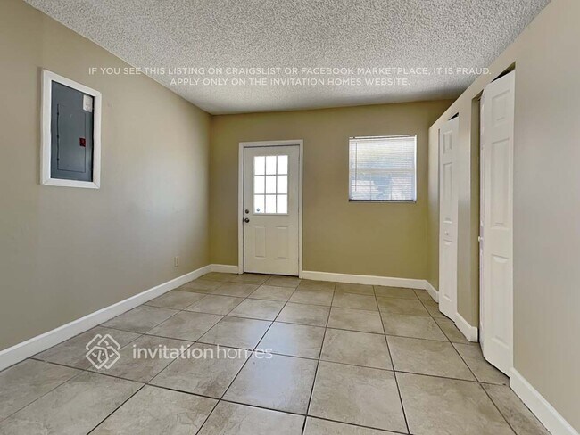 Building Photo - 1623 Palm Leaf Dr