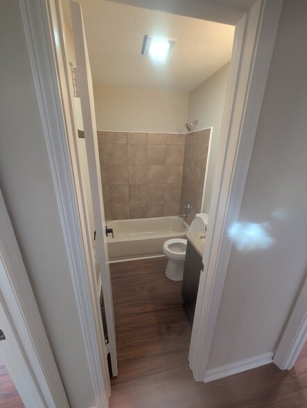 Building Photo - 210 E Maine Ave