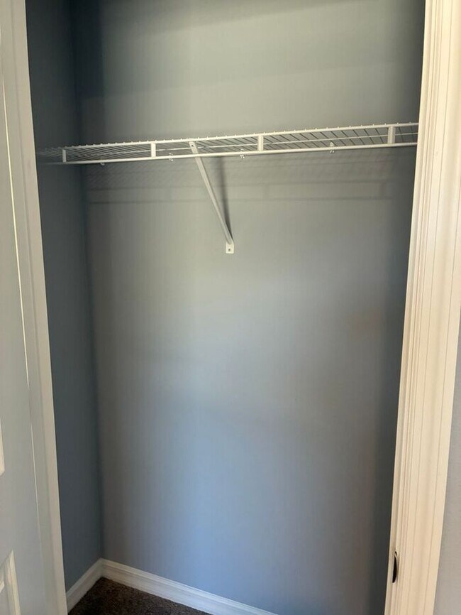 Building Photo - 3 Bedroom, 2.5 Bath Townhome