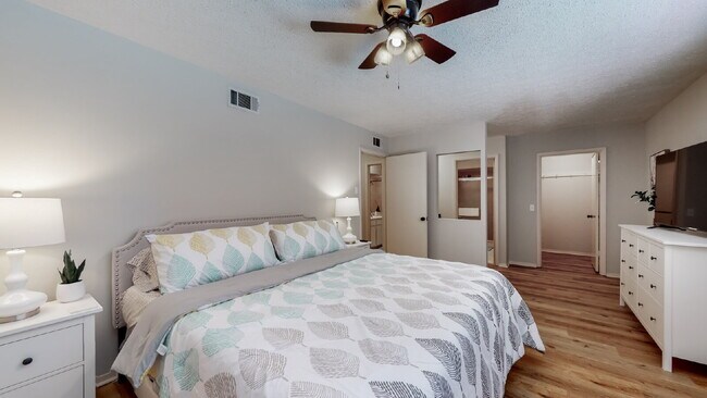 Building Photo - 5 Dorchester Ct