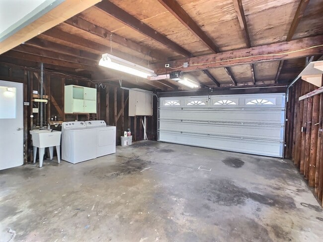 Building Photo - Saratoga 3 Bedroom House