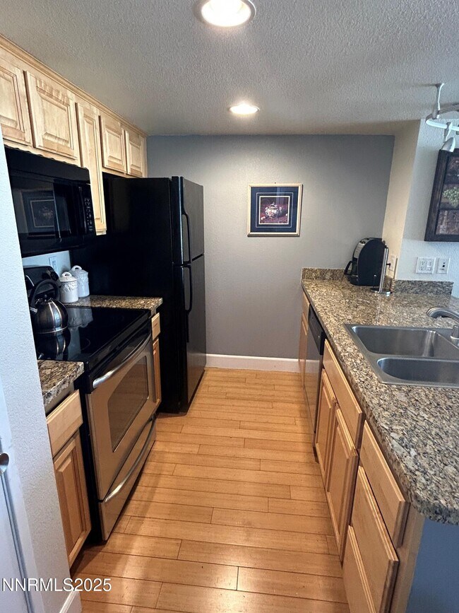 Building Photo - 450 N Arlington Ave