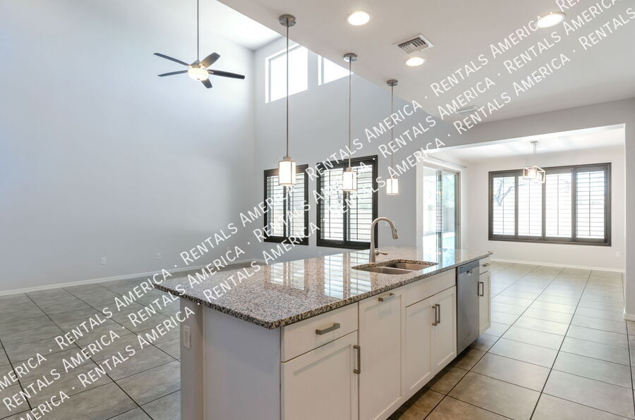 Building Photo - 5768 S Tiger Lily Pl
