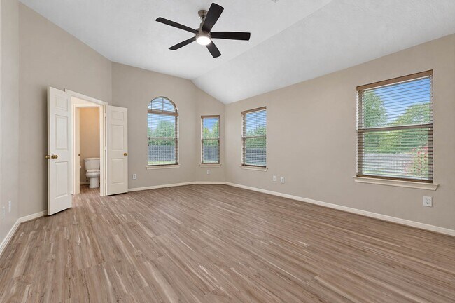 Building Photo - 3207 Hickory Knoll Dr