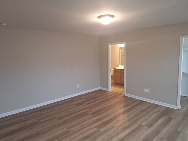 Building Photo - Wonderful Two Story Four Bedroom Home in Northeast Columbia!