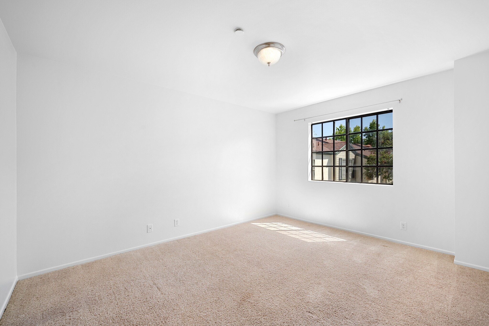Building Photo - 2747 Hermosa Ave