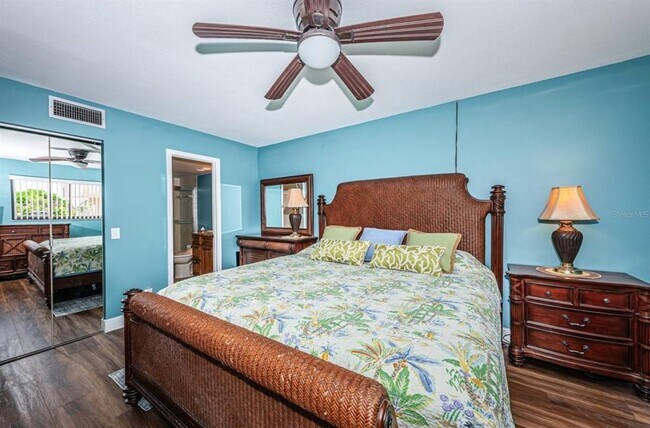 Building Photo - 6295 Bahia Del Mar Cir