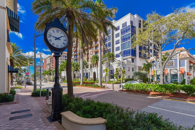 Building Photo - 485 E Royal Palm Rd