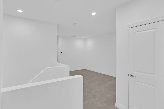 Building Photo - 585 Sanderling Cir