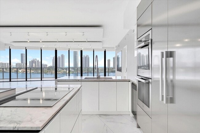 Building Photo - 5500 Island Estates Dr