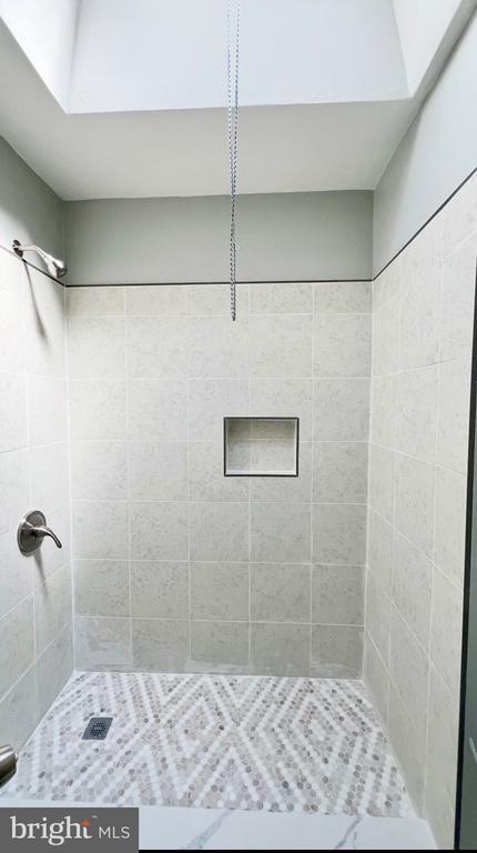 Building Photo - 7806 Summerdale Ave