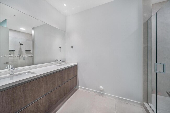 Building Photo - 3156 SW 27th Ave