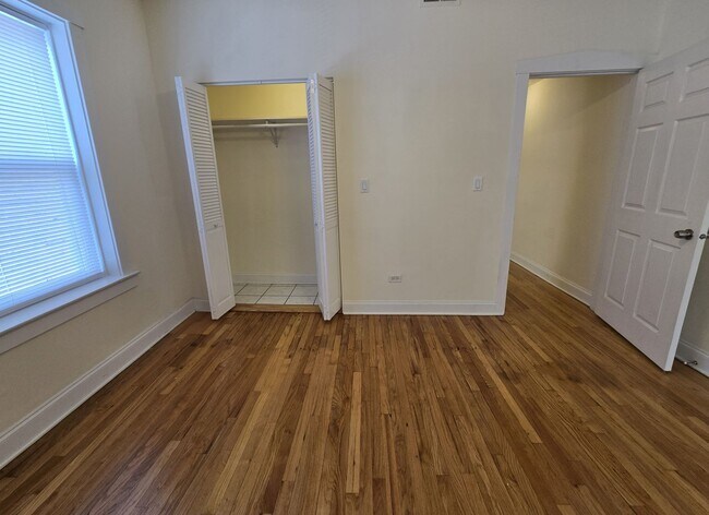 Building Photo - 4926 N Albany Ave