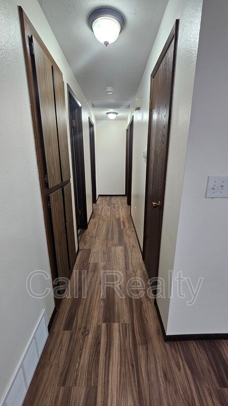 Building Photo - 3718 E 22nd Ave