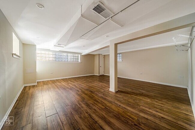 Building Photo - Located in Chicago’s desirable Mount Greenwood neighborhood