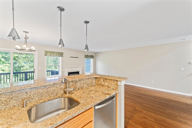 Building Photo - 601 Larson Dr
