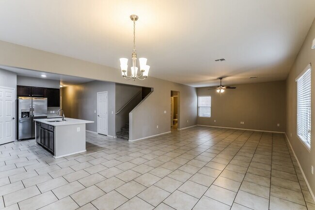 Building Photo - 207 E Calle Vivaz