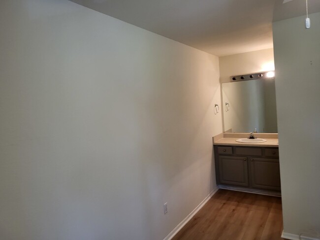 Building Photo - Marvelous 2Bd 2Ba Condominium