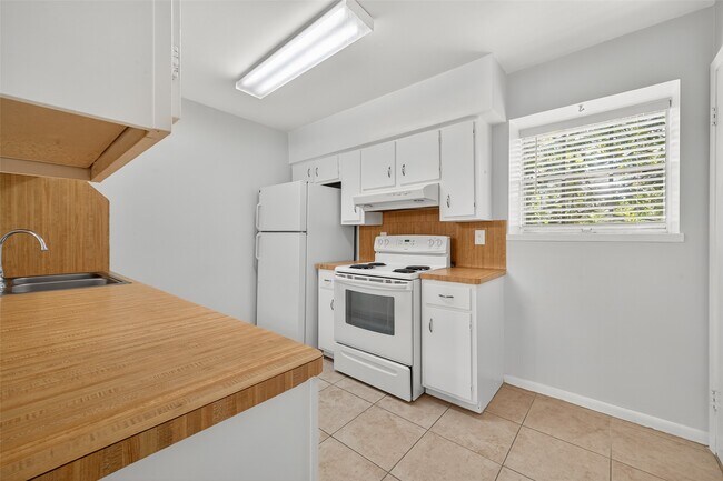 Building Photo - 9017 Gaylord Dr