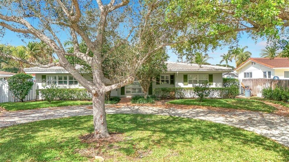 Building Photo - 2533 NE 21st Ter