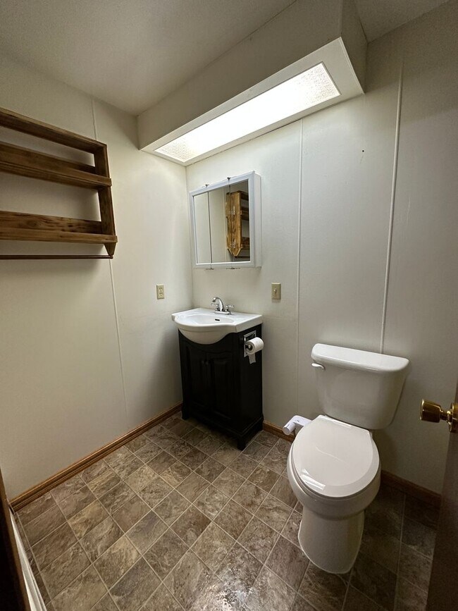 Building Photo - 2164 Island Cir