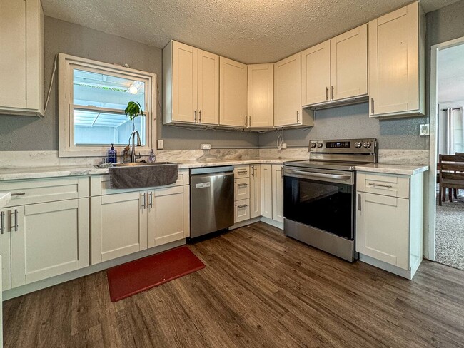 Building Photo - 3238 Alani Dr