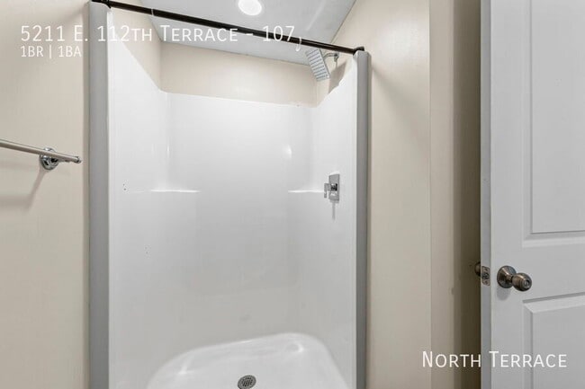 Building Photo - 5211 E 112 Terrace