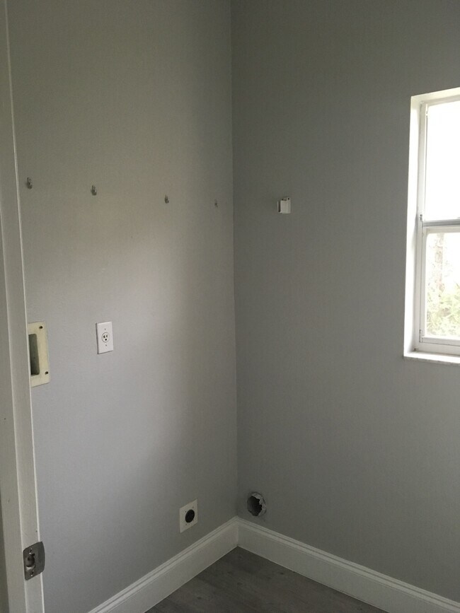 Building Photo - Updated Spacious Home in Oviedo