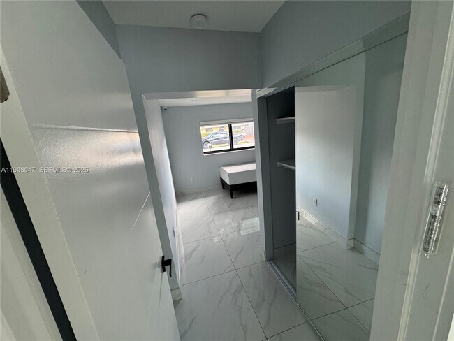 Building Photo - 575 NE 179th Dr