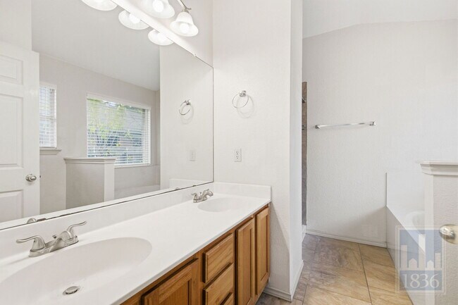 Building Photo - 17710 Limpia Creek Dr