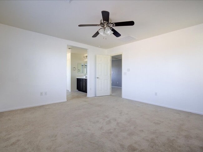 Building Photo - 3 Bedroom 2 1/2 Bathroom