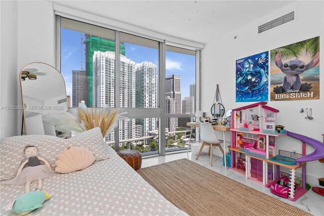 Building Photo - 350 S Miami Ave