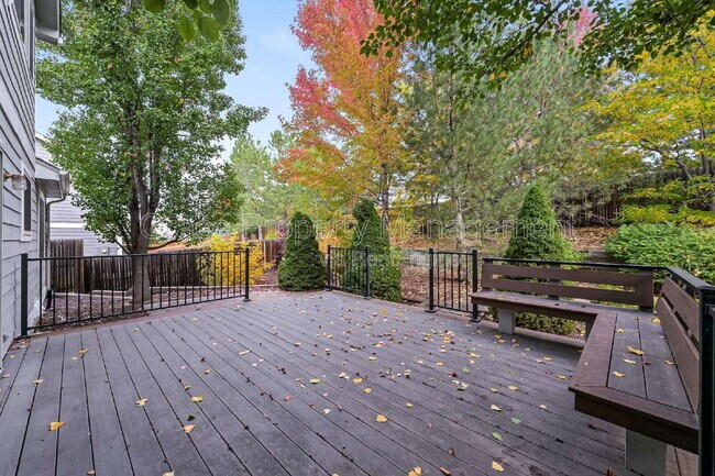 Building Photo - 10376 Dunsford Dr