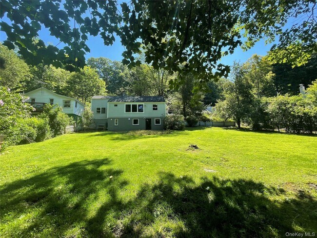 Building Photo - 114 Lake Kitchawan Dr