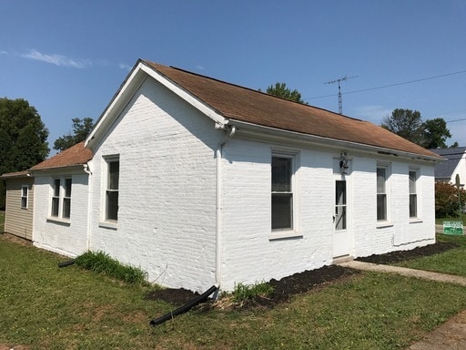 Building Photo - 202 S Ash St