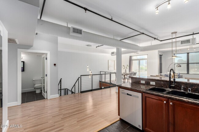 Building Photo - 1326 N Central Ave