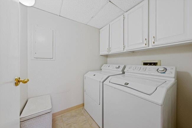 Building Photo - 910 Island Dr