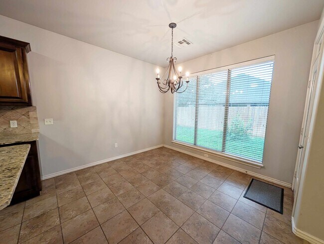 Building Photo - Three Bedroom Plus Study in Edmond