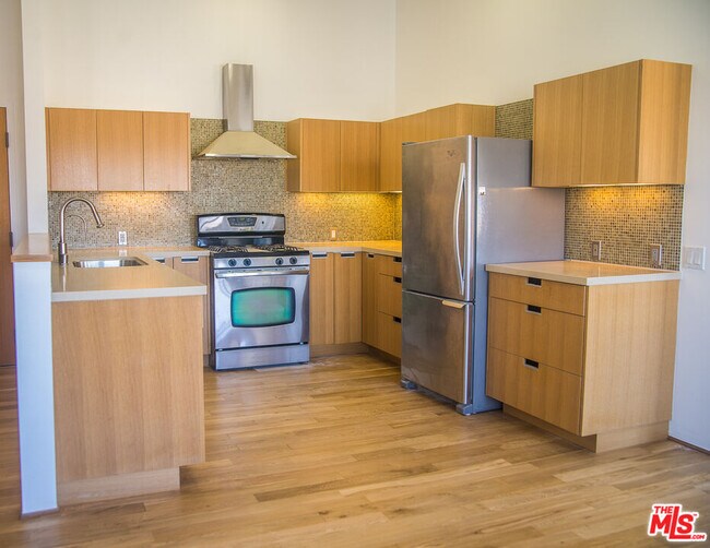 Building Photo - 8 Brooks Ave