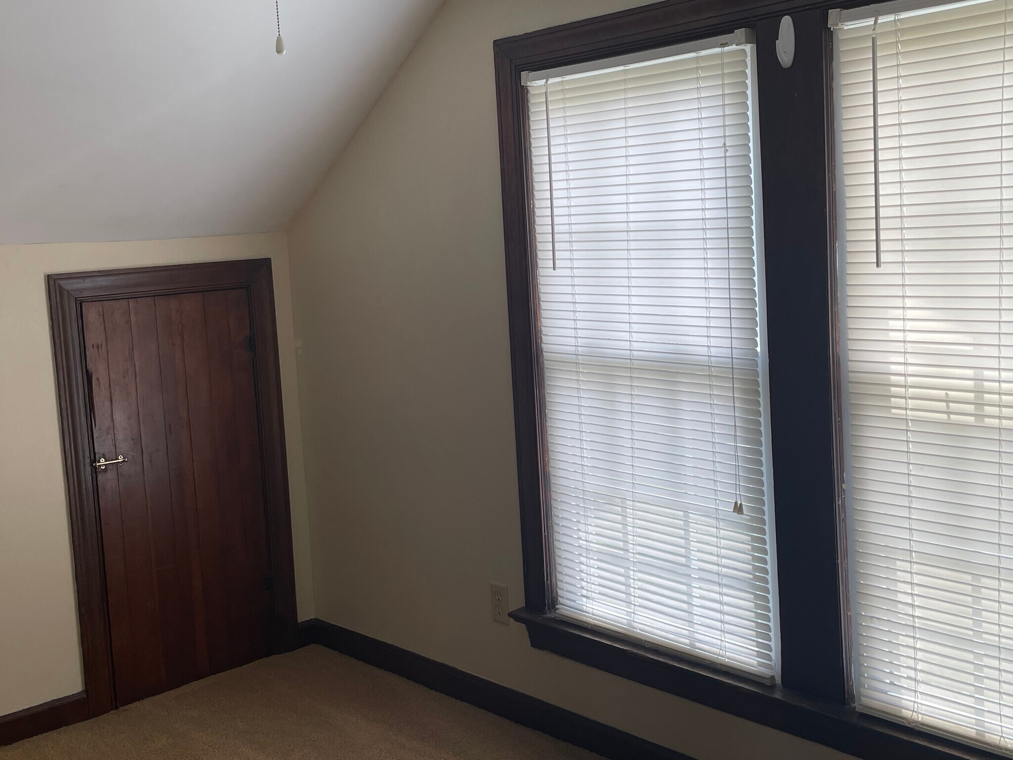 Bed room with attic acess - 32 Weavers Rd