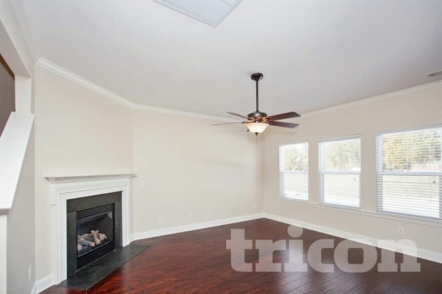 Building Photo - 1716 Hartford Ln