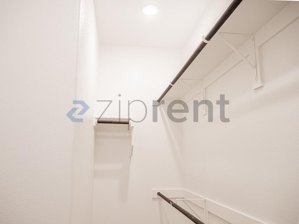 Building Photo - Unit