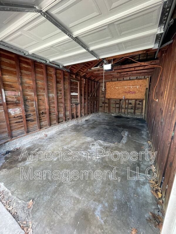 Building Photo - 901 S Erie Ave