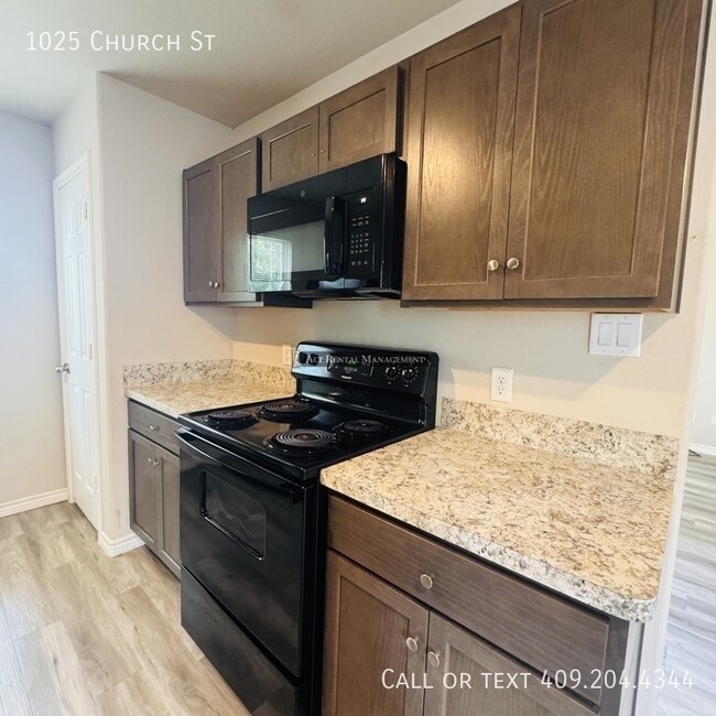 Building Photo - 1025 Church St