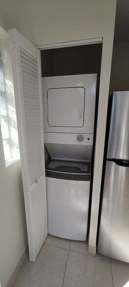 Building Photo - 2504 NW 9th Ln