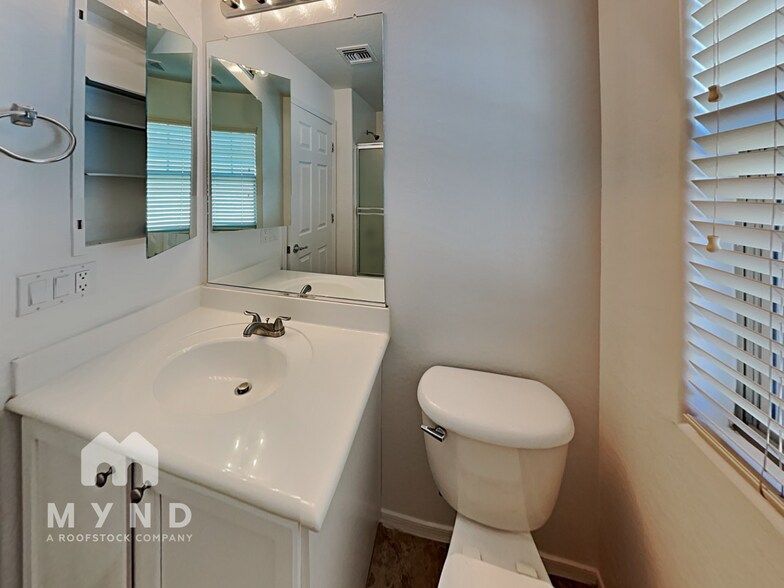Building Photo - 2507 N 148th Dr