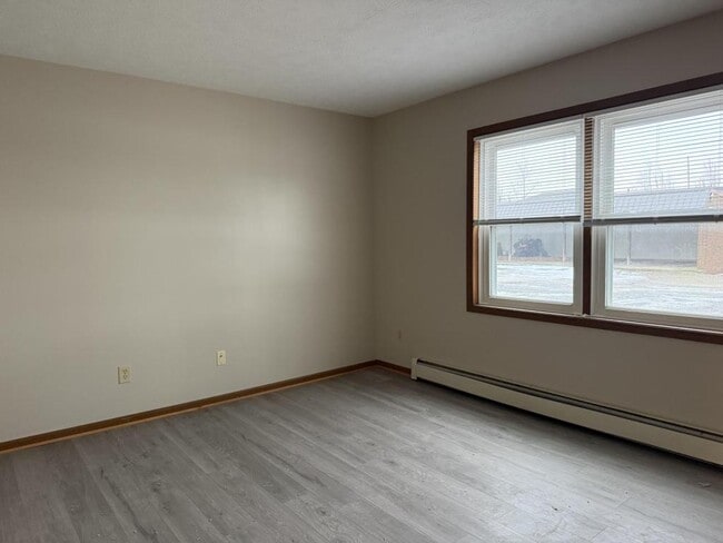 Building Photo - 2034 Portage Rd