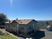 Building Photo - Amazing views in a quiet neighborhood!